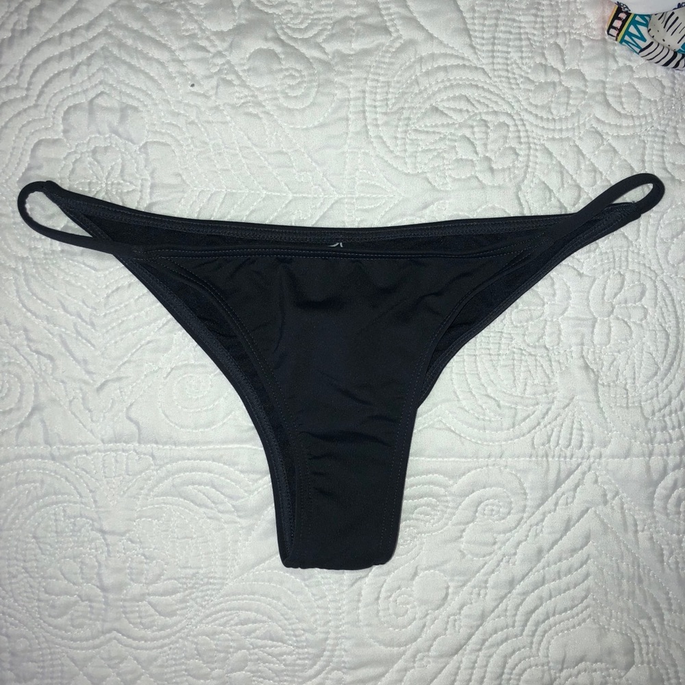 NWOT Billabong cheeky bikini bottom BLACK
